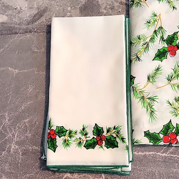 VINTAGE CHRISTMAS TABLECLOTH W/NPKS - Picture 2 of 5